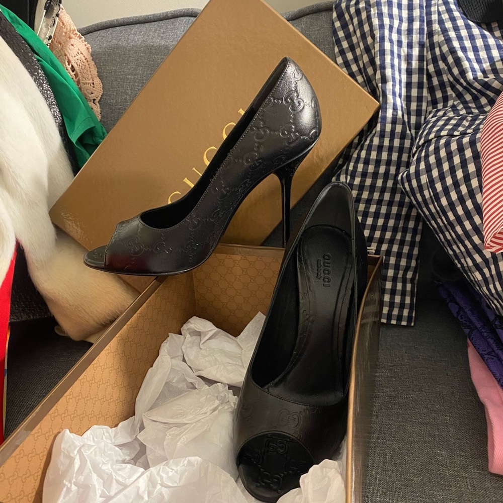 Gucci authentic black y2k monogrammed pumps